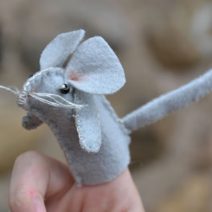 mouse finger puppet